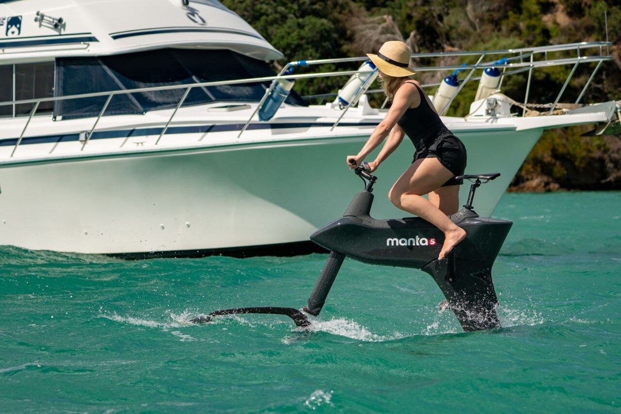 Manta5 Hydrofoiler SL3: l’e-bike per pedalare sull’acqua